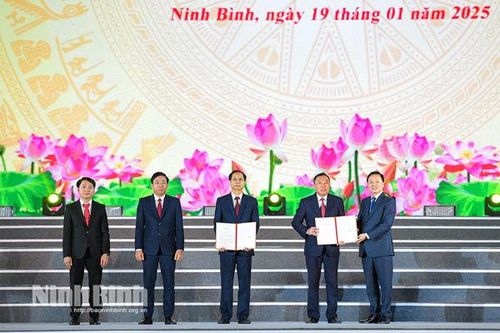 Tổ chức trọng thể Lễ công bố thành lập thành phố Hoa Lư và công nhận thành phố Hoa Lư đạt tiêu chí đô thị loại I