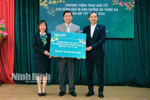 Ngân hàng BIDV tặng quà Tết cho đồng bào bị ảnh hưởng bởi thiên tai