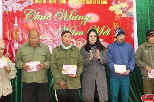 Đồng chí Trưởng ban Tuyên giáo Tỉnh ủy thăm, chúc Tết tại huyện Thuận Châu