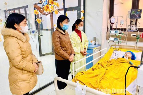 Các tổ chức, cá nhân chung tay giúp cháu Nguyễn Minh Châu