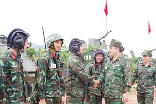 Trưởng thành trong quân ngũ