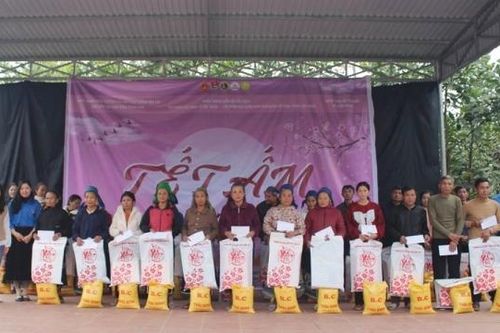 Hành trình mang Tết ấm tới các gia đình, học sinh có hoàn cảnh khó khăn tại Thường Xuân, Thanh Hóa