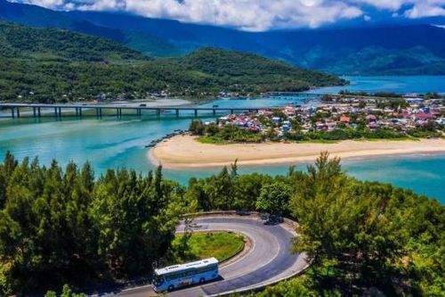 Bước lên chuyến xe đi dọc đất nước, khám phá nét đẹp văn hóa Việt Nam