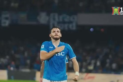 CLB Napoli tri ân Khvicha Kvaratskhelia