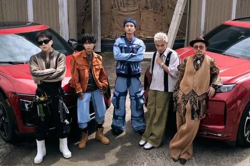Soobin cùng dàn rapper trong MV 'Người Việt'
