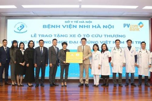 PVcomBank tài trợ 02 xe cứu thương và trang thiết bị y tế đi kèm cho Bệnh viện Nhi Hà Nội