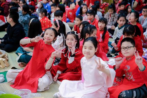 Học sinh Trường Tiểu học Tô Vĩnh Diện háo hức đón không khí Tết cổ truyền