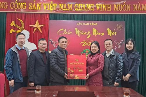 Công ty cổ phần Gang thép chúc tết Báo Cao Bằng