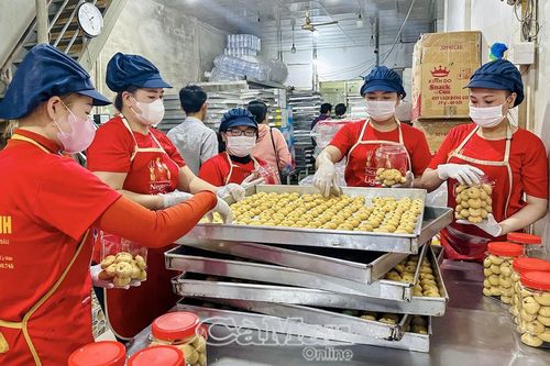Sôi động thị trường bánh, mứt