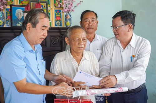 Ấm lòng đón xuân