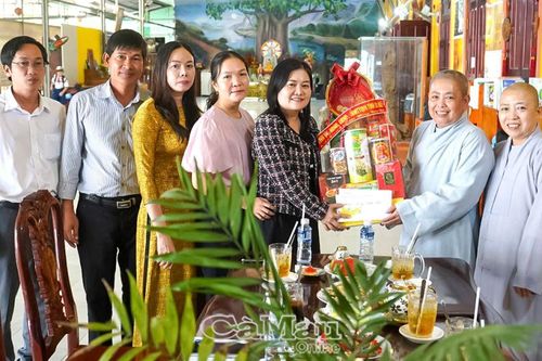 Mang tết đến với trẻ em mồ côi