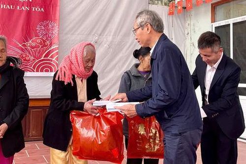 Kiểm toán nhà nước chuyên ngành III mang tết ấm, sẻ chia yêu thương với người khuyết tật