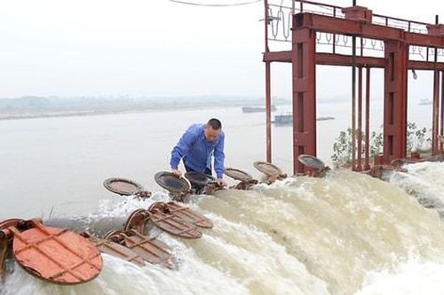 Bảo đảm đủ nước gieo cấy vụ xuân:Tập trung cao độ trong đợt điều tiết nước thứ hai