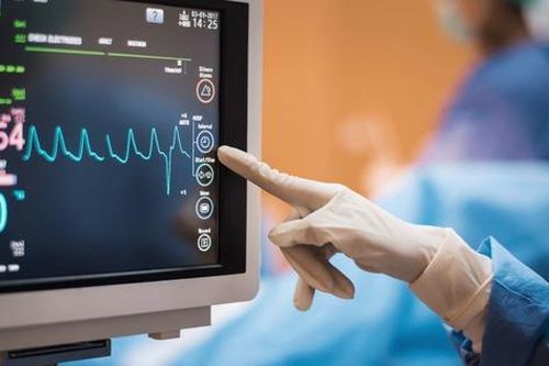 Cứu sống kỳ diệu bệnh nhân nhồi máu cơ tim sau 15 lần sốc điện