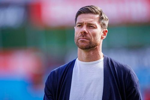 HLV Alonso thể hiện tình cảm với Real Madrid