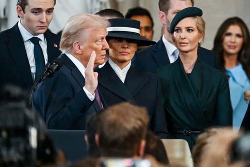 Chiếc mũ gây chú ý của phu nhân Melania Trump trong lễ nhậm chức