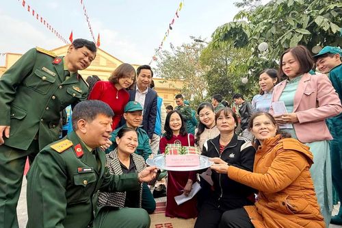 Ấm áp Tết quân dân huyện Đan Phượng