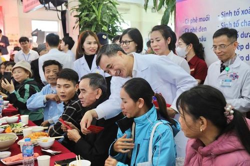 Cơm Tất niên – Tết sum vầy mong năm mới hạnh phúc đến với người bệnh