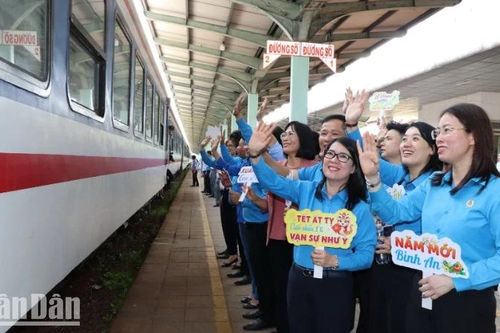 'Chuyến tàu Công đoàn' đưa công nhân về quê đón Tết