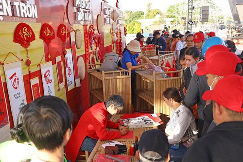 '63 gắn kết - 1 Tết sum vầy' hỗ trợ công nhân, ngư dân hoàn cảnh khó khăn hơn 6 tỷ đồng