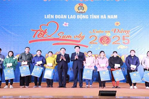 Tết sớm với người lao động ở Hà Nam