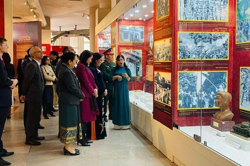 Hơn 200 tài liệu, hiện vật được trưng bày tại Triển lãm 'Đảng Cộng sản Việt Nam-95 năm đồng hành cùng dân tộc'