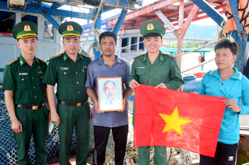 Phên giậu xanh nơi Tây Nam Tổ quốc-Bài 1: Chung tay cùng ngư dân vươn khơi, bám biển