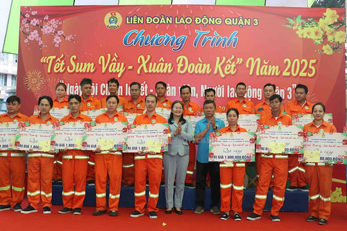 Không để ai không có Tết