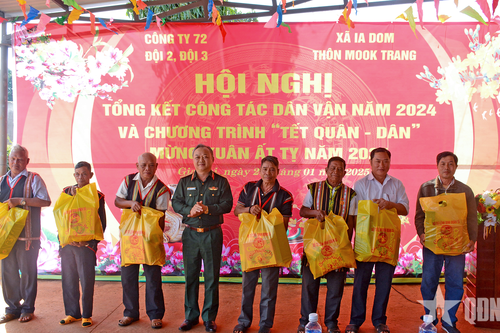 Công ty 72 mang Tết đến cho đồng bào nghèo