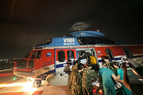 Bay cấp cứu kịp thời đưa bệnh nhân từ đảo Trường Sa Lớn về đất liền điều trị