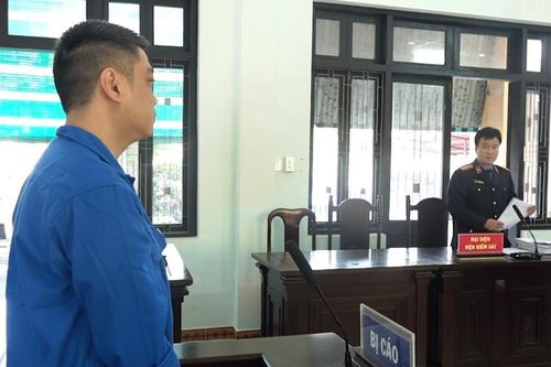 Giám đốc 'chúa chổm' hầu tòa