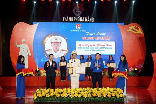 Đà Nẵng tuyên dương Đảng viên trẻ tiêu biểu và phát động cuộc thi 'Thư gửi chiến sĩ Sông Hàn'