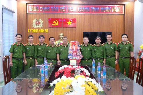 Đại tá Nguyễn Văn Tăng thăm, chúc Tết các đơn vị trên địa bàn thành phố