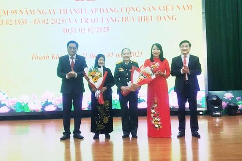 Quận ủy Thanh Khê kỷ niệm 95 năm Ngày thành lập Đảng Cộng sản Việt Nam và trao Huy hiệu Đảng đợt 3-2-2025
