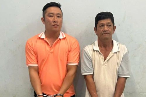 Khởi tố, bắt tạm giam 2 cha con cầm gậy 3 khúc đánh tài xế xe ôm