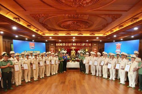 Tuyên dương 29 đảng viên xuất sắc của Công an TPHCM