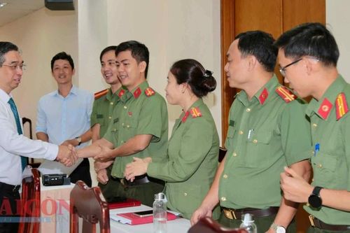 Đồng chí Nguyễn Phước Lộc chúc tết các đơn vị công an