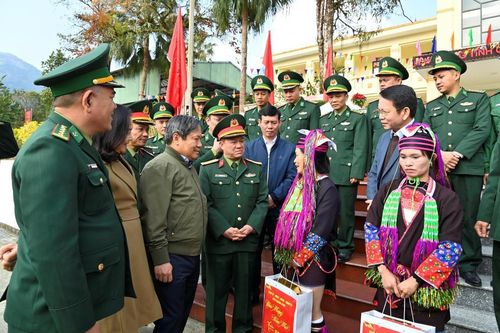 Lãnh đạo các tỉnh thăm, chúc tết các đơn vị Biên phòng và nhân dân khu vực biên giới, biển, đảo