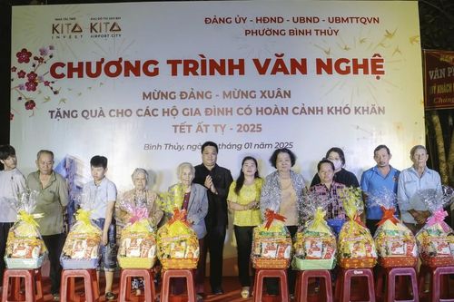 Kita Invest tặng quà Tết cho gia đình khó khăn tại phường Bình Thủy, TP Cần Thơ