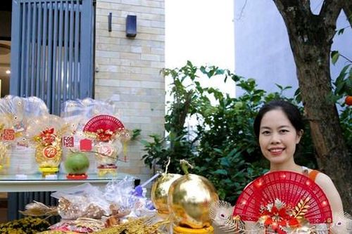 Dừa dát vàng cầu may mắn, tài lộc 'hút' khách dịp Tết