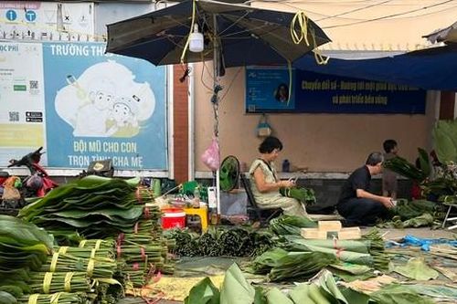Chợ lá dong 'vang bóng một thời' ở TPHCM ế ẩm, tiểu thương thở dài
