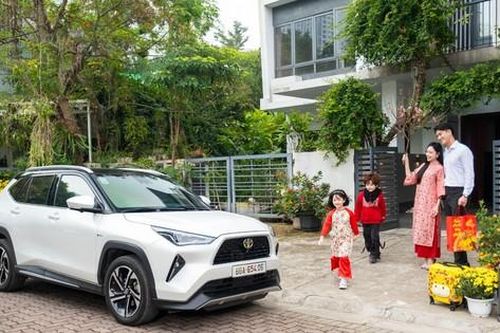 Toyota là hãng xe đầu tiên đạt mốc 1 triệu xe bán ra và 700.000 xe xuất xưởng