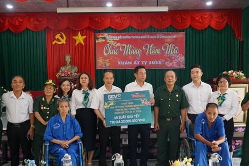 Ngân hàng BIDV và Báo Tiền Phong thăm, tặng quà Tết cho thương binh tại Bà Rịa-Vũng Tàu