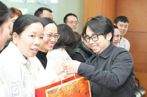 Đoàn Thanh niên Petrovietnam thăm hỏi, động viên thanh niên công nhân VNPOLY