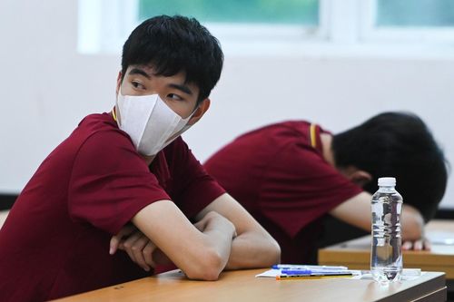 Đi làm 10 năm, lương tháng 100 triệu, tôi vẫn ám ảnh chuyện học thêm hồi cấp 3