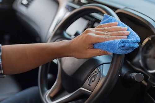 Vệ sinh vô lăng, tưởng dễ nhưng nếu bất cẩn có thể làm hư hỏng bộ phận này