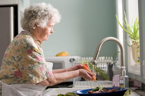 Giáp Tết, giúp việc đưa một loạt 'yêu sách', tôi xử lý chỉ bằng 2 câu nói