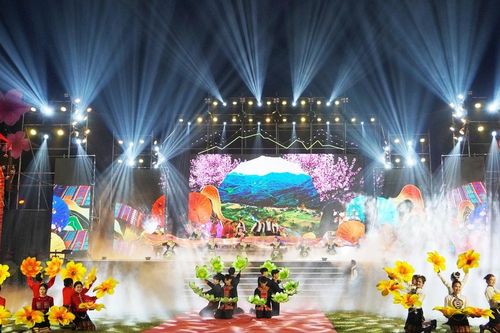 Ấn tượng chương trình Đêm hội 'Sắc xuân miền Tây Nghệ An' năm 2025