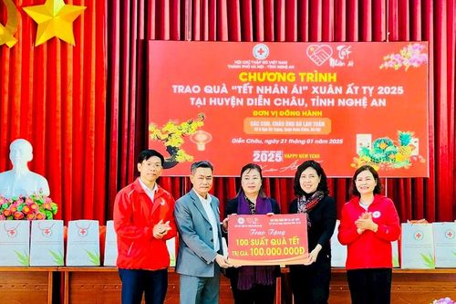 Hội Chữ thập đỏ Nghệ An trao 100 suất quà Tết tại huyện Diễn Châu