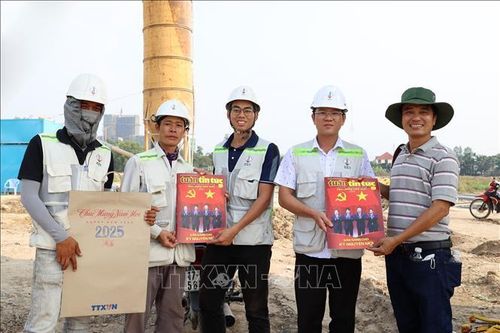Báo Xuân của Thông tấn xã Việt Nam đồng hành trên công trường Vành đai 3
